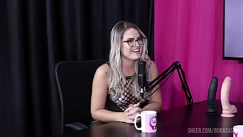 Ruiva gostosa tem a buceta chupada ficando molhando depois de dizer que quer voltar a focar mais nos conteúdos pornô dracarys