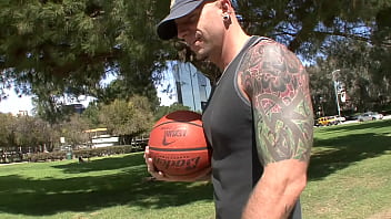 Fingering pussy of hot milf