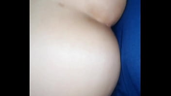 Lo zorra de la vecina esta muy mojada y no trae ropa interior