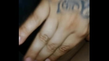 Lo zorra de la vecina esta muy mojada y no trae ropa interior