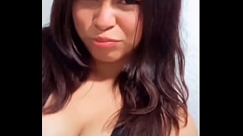 Enormes tetas y carita de zorra