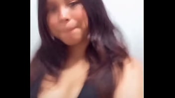 Enormes tetas y carita de zorra