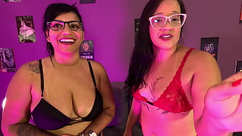 Nicoly mattos & raquel papo quente no sofá e uma foda de tirar o fôlego