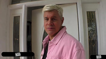 Frustrated amalia seduces old pervert porno dan in salon