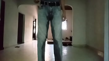 Una deliciosa meada con mi pañal y pantalón puesto y de paso deliciosa pajita y doble orgssmo