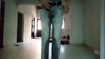 Una deliciosa meada con mi pañal y pantalón puesto y de paso deliciosa pajita y doble orgssmo