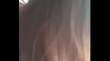 Fudendo a namorada no carro