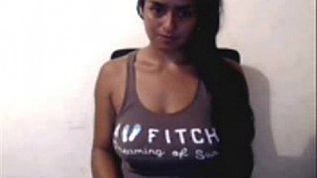 Amateur woman with nice tits on the webcam