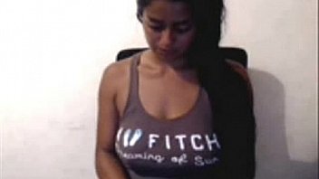 Amateur woman with nice tits on the webcam