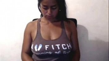 Amateur Woman With Nice Tits On The Webcam thumbnail