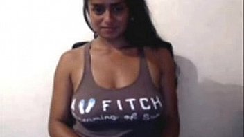 Amateur woman with nice tits on the webcam