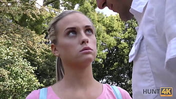 Hunt4k hunter paie beaucoup d'argent pour avoir la chance de baiser une blonde près de son petit ami Hunt4k hunter paie beaucoup d'argent pour avoir la chance de baiser une blonde près de son petit ami