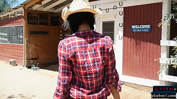 Sexy natural ebony babe briana ashley reveals her goodies