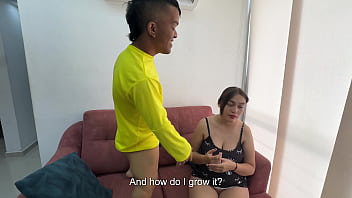 Mi pequeño travieso hermanastro no me deja hacer el aseo de la casa y como pretexto termina follandome duro con su engañoso pene grande y termina dandome toda su jugosa y rica leche en mi apretad coño