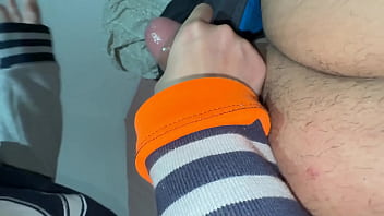 Levanto a mi hermanastra no queria levantarse asi que me toco abrirle las nalgas