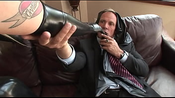 Alana evans is a latex mom