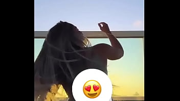 Gostosa dançando sensual