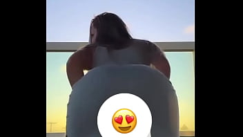 Gostosa dançando sensual