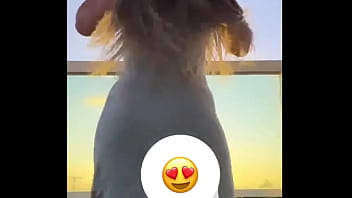 Gostosa dançando sensual