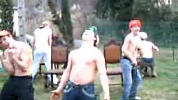 Strip tease it's rain a men musique parodie