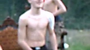 Strip tease it's rain a men musique parodie