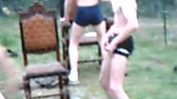 Strip tease it's rain a men musique parodie