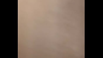 Mi amigo me mete un dildo en cuatro