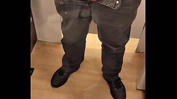 Ontem foi dia de arrumar o guarda roupa e dar aquela punhetadinha no provador é de lei confere lá no privacy tem 1