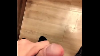 Ontem foi dia de arrumar o guarda roupa e dar aquela punhetadinha no provador é de lei confere lá no privacy tem 1