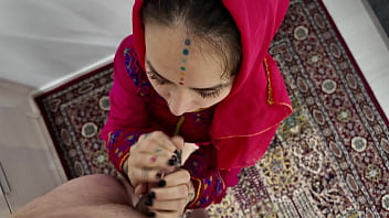 ساک زدن دختر خوشگل ایرانی که روی کل بدنش تتو داره و عاشق کیر خوردن هست