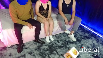 Mi esposa con un tercero yo solo disfruto viendo cuckold debut