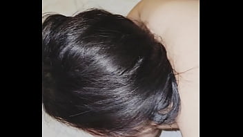 Putita obediente sabe que hacer para tener su leche