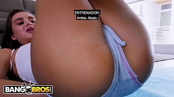 Bangbros mujer hermosa con culo incre&iacute;ble se sorprende al ver un polla colgando de los pantalones cortos