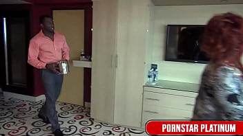 Ebony hunk rob piper drills gilf sexy vanessa's tight pussy bareback