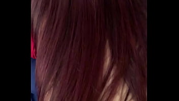 Pelirroja sabrosa perrito