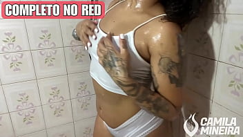 Camgirl safada tomando banho e se masturbando até melar Camgirl safada tomando banho e se masturbando até melar