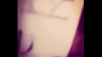 رنيم المتناكه بتحلب حلمة بزازها