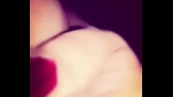 رنيم المتناكه بتحلب حلمة بزازها