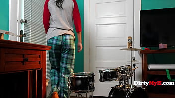 Bully's wife so wet for me she says "i wanna grow old with you" Bully's wife so wet for me she says "i wanna grow old with you"