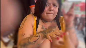 Controlei o brinquedo da bbw no bar firegreen2