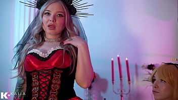 Nonton Painting Your Balls Red, Off With The Head Sissification thumbnail