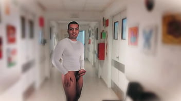 Uno dos y tres caballero sexy número uno masturbandose en el hospital
