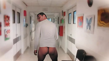 Uno dos y tres caballero sexy número uno masturbandose en el hospital