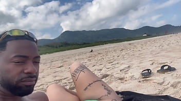 Curtindo a praia do rio de janeiro com a loira mais gostosa