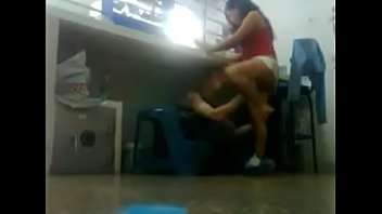 Safada dando e atendendo no trabalho