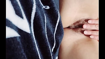 Mi maestro me graba como me masturbo frente a él y venderá el video a mis compañeros Mi maestro me graba como me masturbo frente a él y venderá el video a mis compañeros