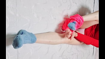 Mi maestro me graba como me masturbo frente a él y venderá el video a mis compañeros