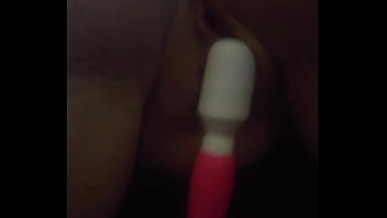 Thick girl masterbates