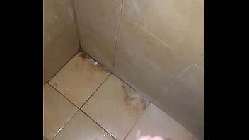 Pija corta eyaculando Pija corta eyaculando