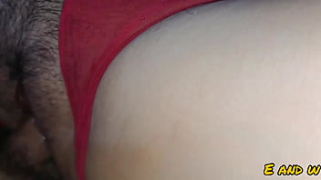 Cremita en el coño de mi pequeña hermanastra